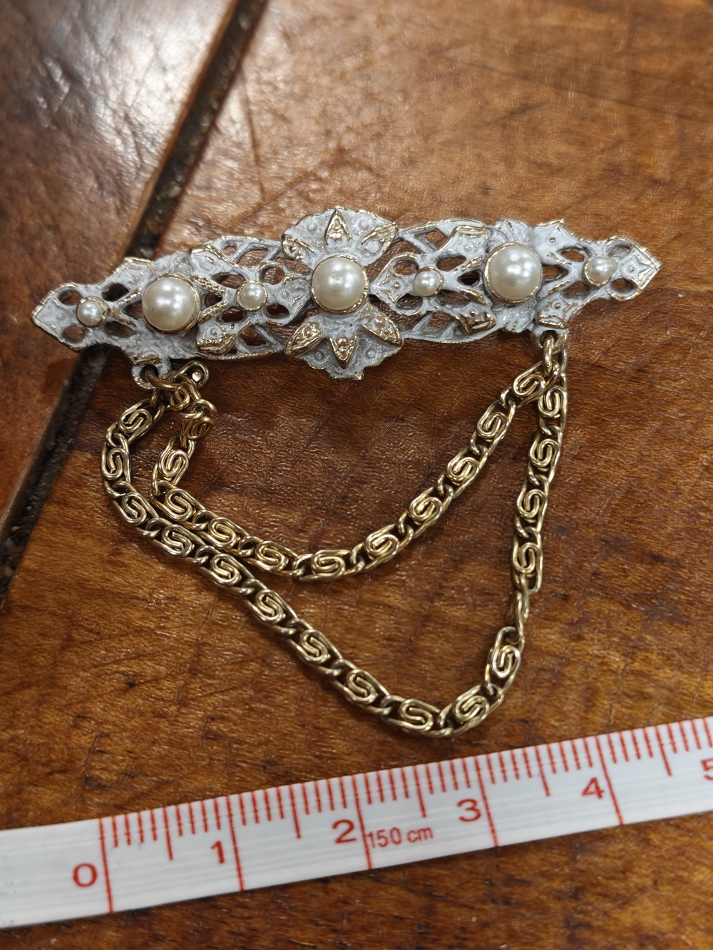 VINTAGE Gold and White Pearl-Accent Double Chain Brooch